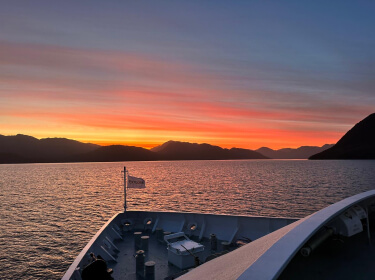 le bateau entre dans le canal Beagle